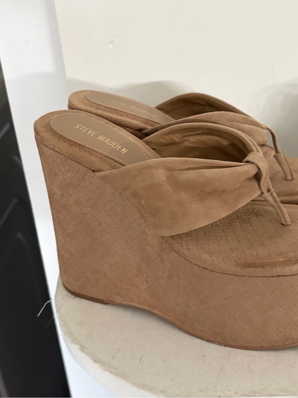 Steve Madden Tan Suede Platform Thong Mules - Picture 4 of 6